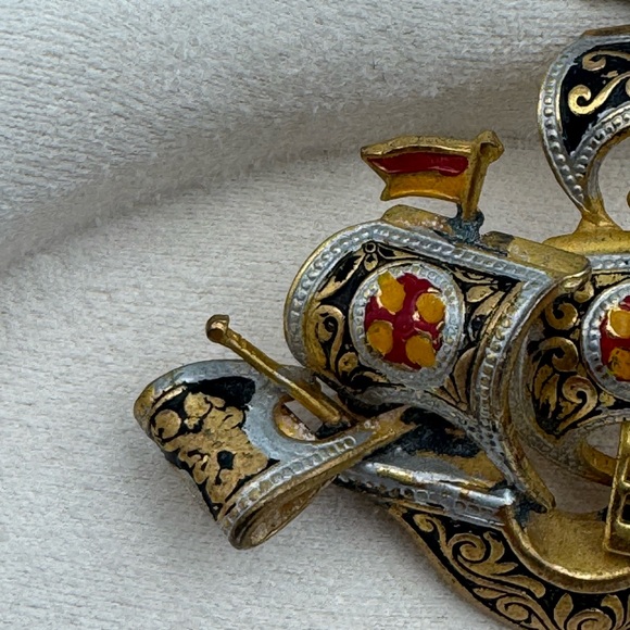 Vintage Spanish Damascene Ship Brooch Toledo Gold Black Enamel Nautical - Picture 5 of 12